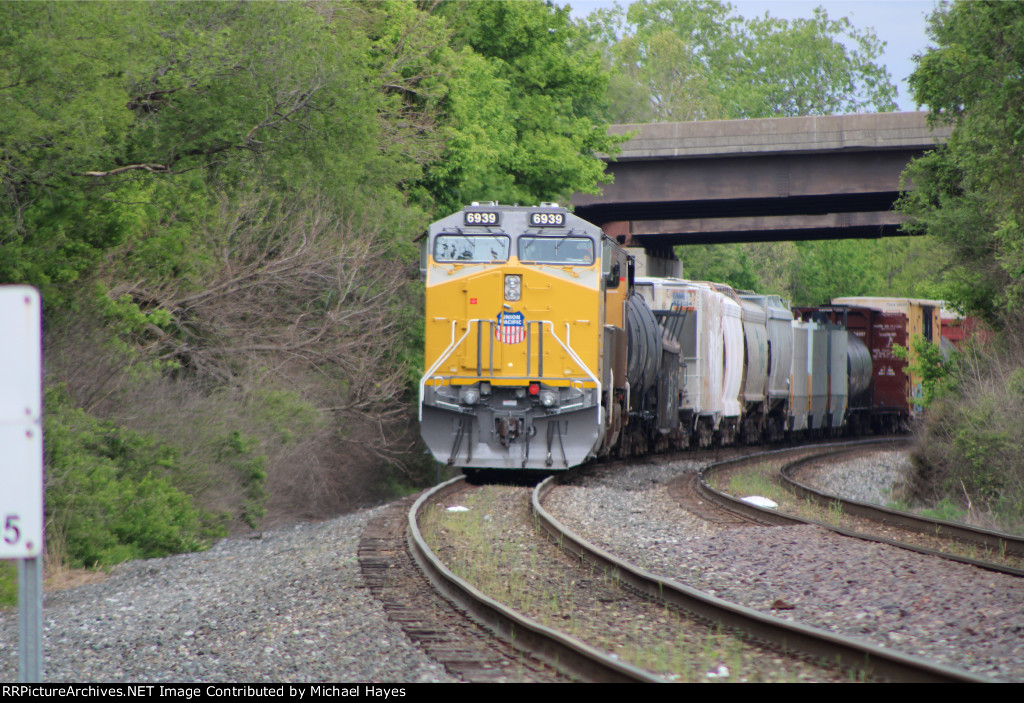 CSX Freight Train in Washington Park IL